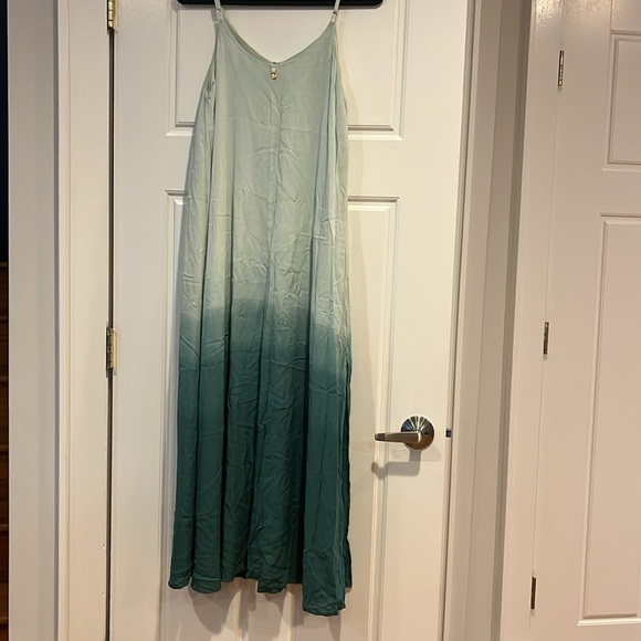 MALAI Berly Lowlites Opera Maxi Dress size medium - Picture 2 of 6